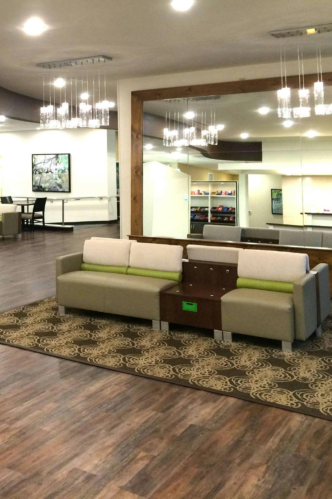 Hotel Holiday Inn Greensboro Coliseum photo 3