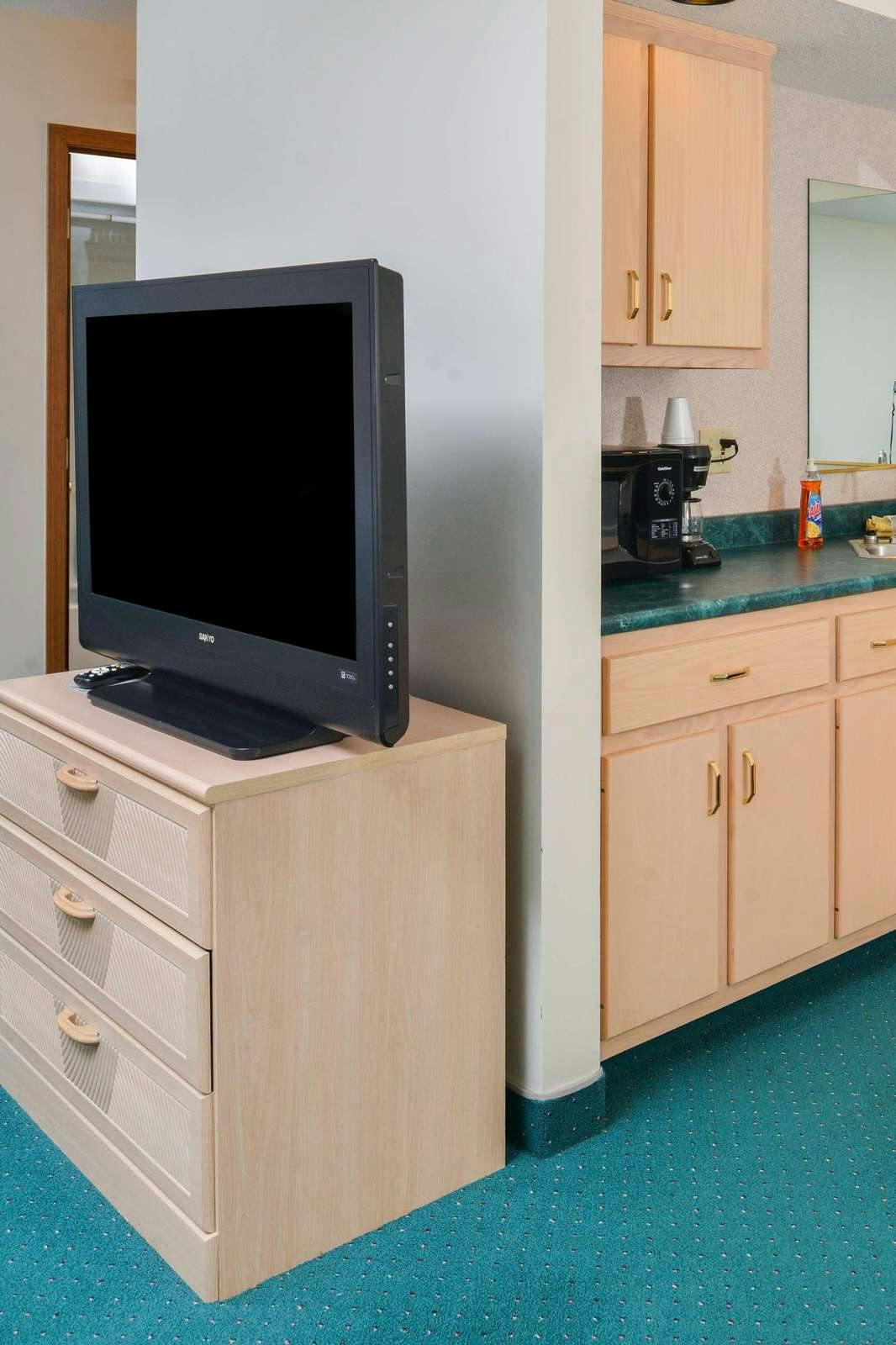 Hotel Americas Best Value Inn And Suites Bluffton photo 3