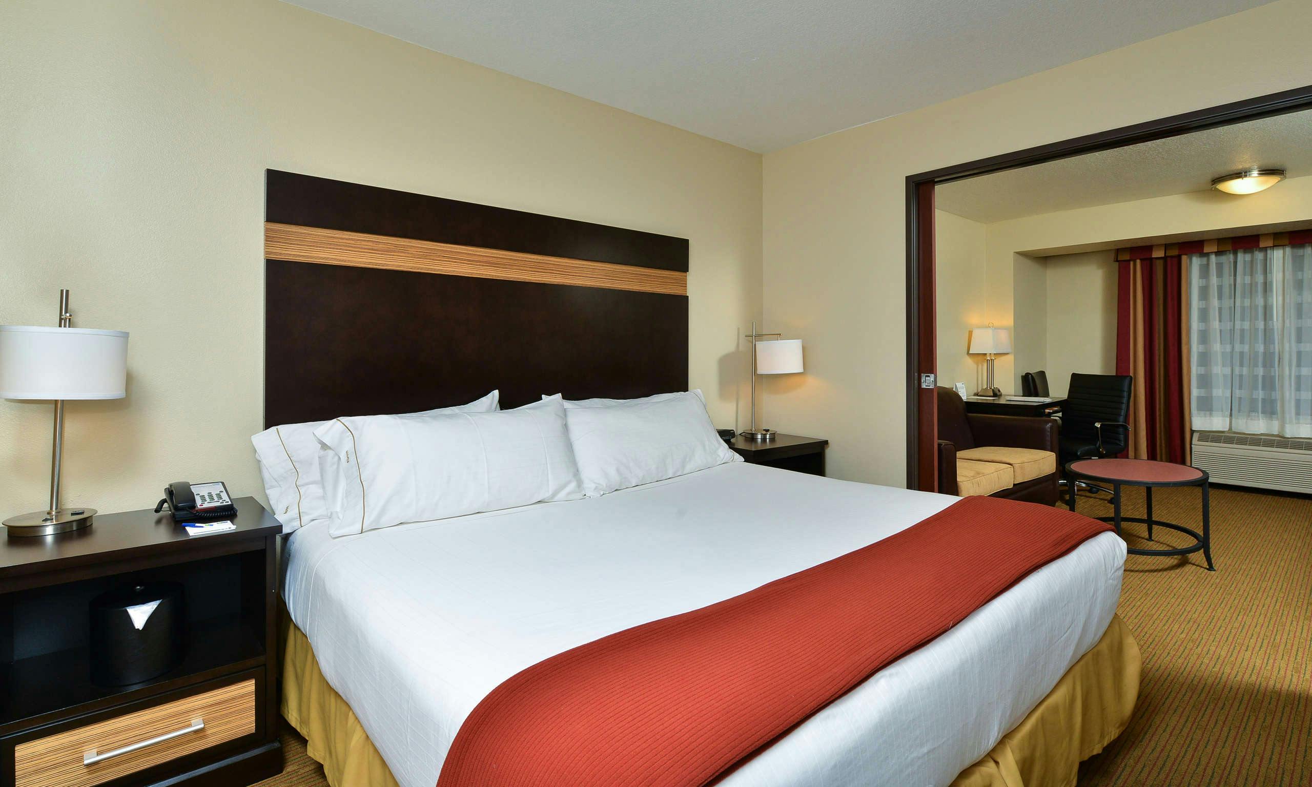 Holiday Inn Express Portland SE Clackamas Area