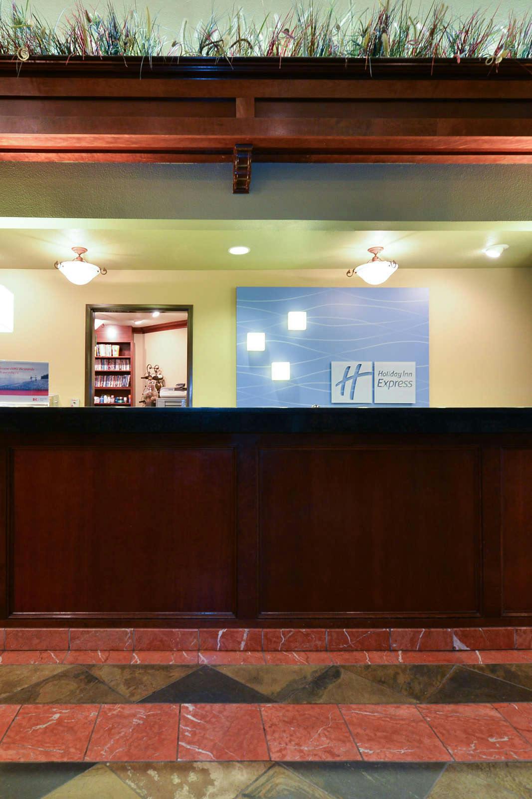 Hotel Holiday Inn Express Portland SE Clackamas Area photo 1