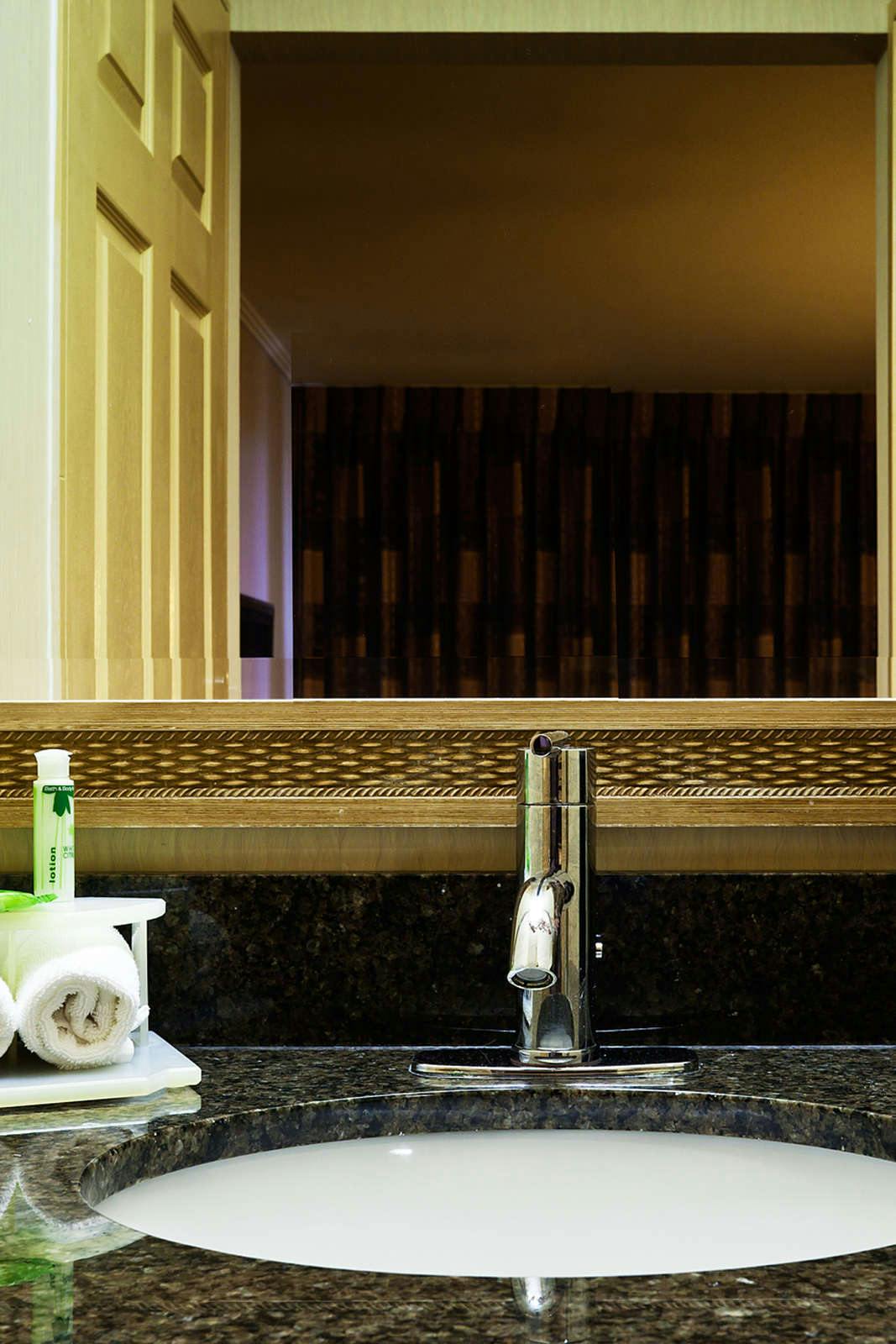 Hotel Holiday Inn Express At Monterey Bay photo 4