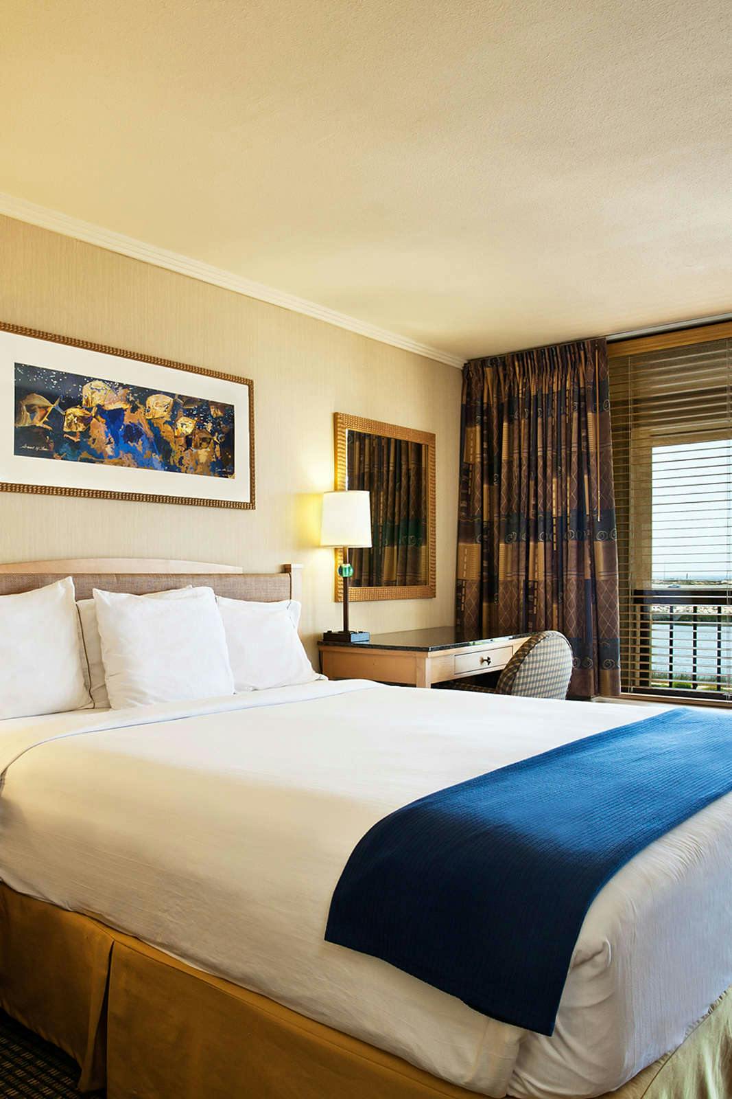 Hotel Holiday Inn Express At Monterey Bay photo 2