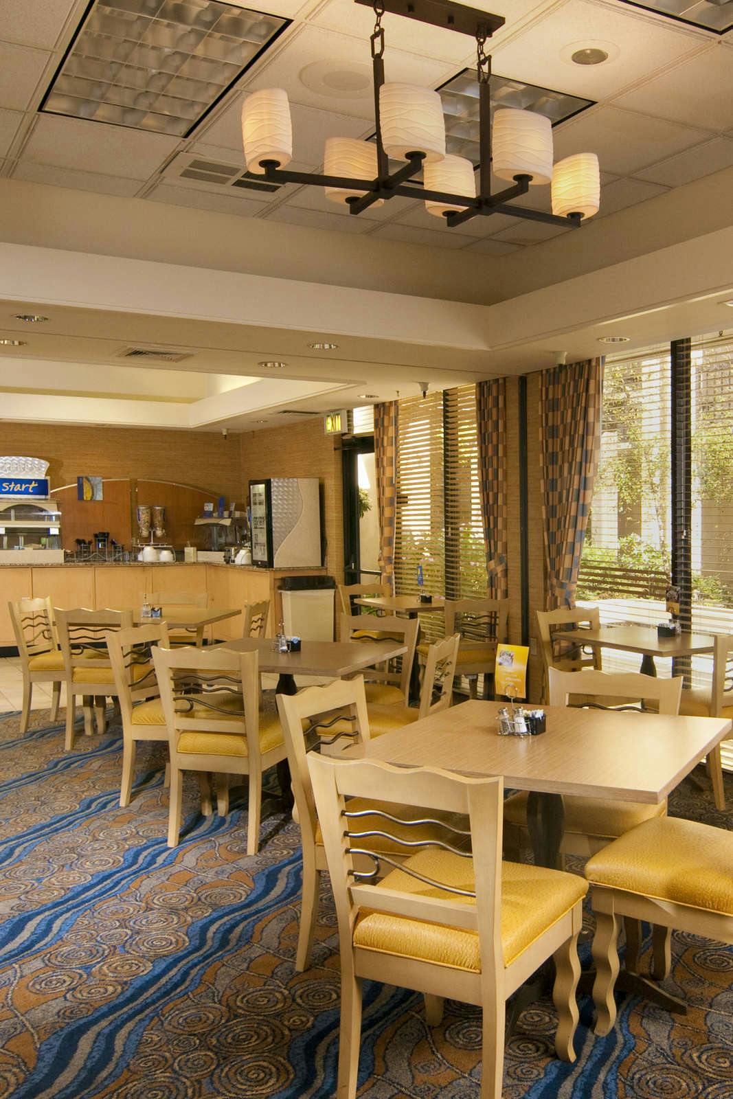 Hotel Holiday Inn Express At Monterey Bay photo 5