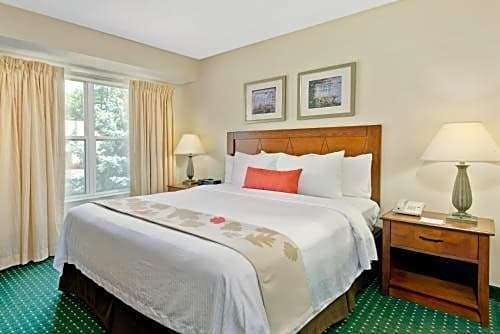 Residences at Daniel Webster