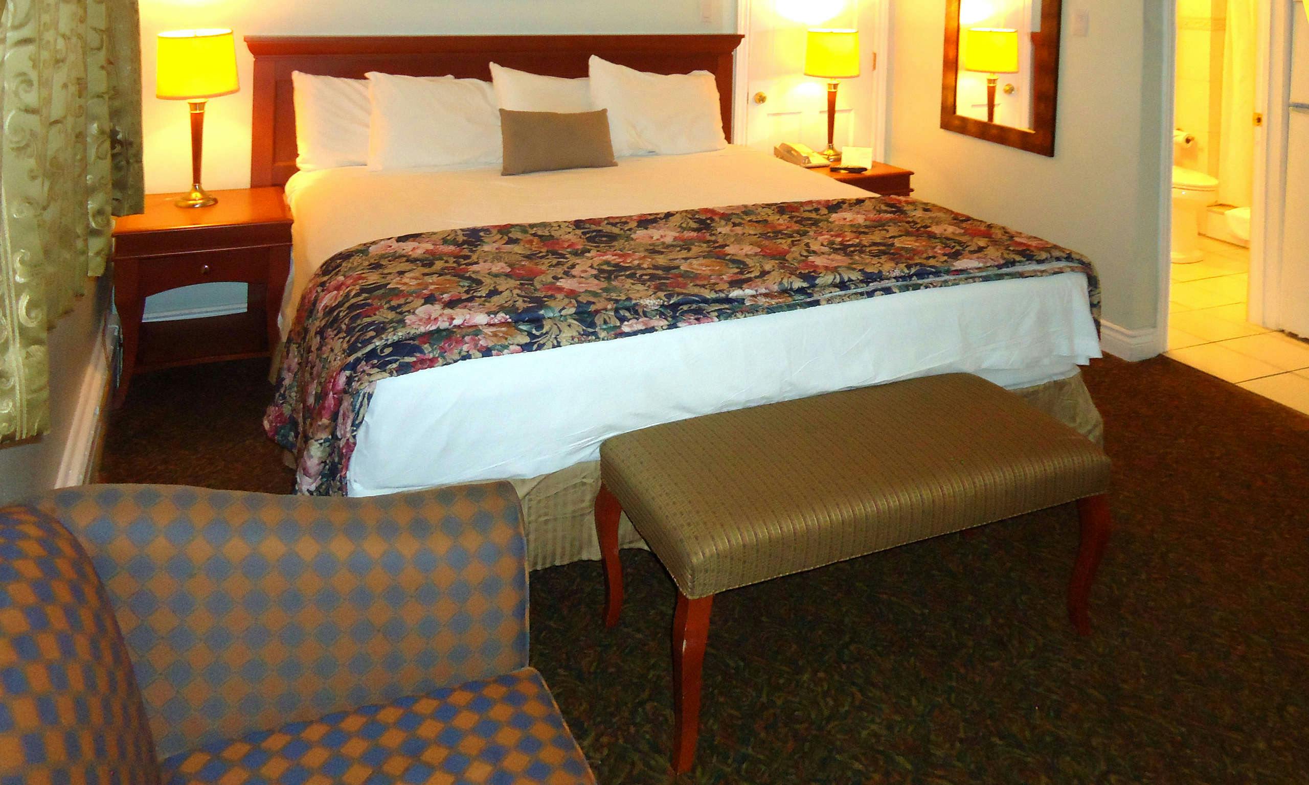 Bayside Inn & Waterfront Suites