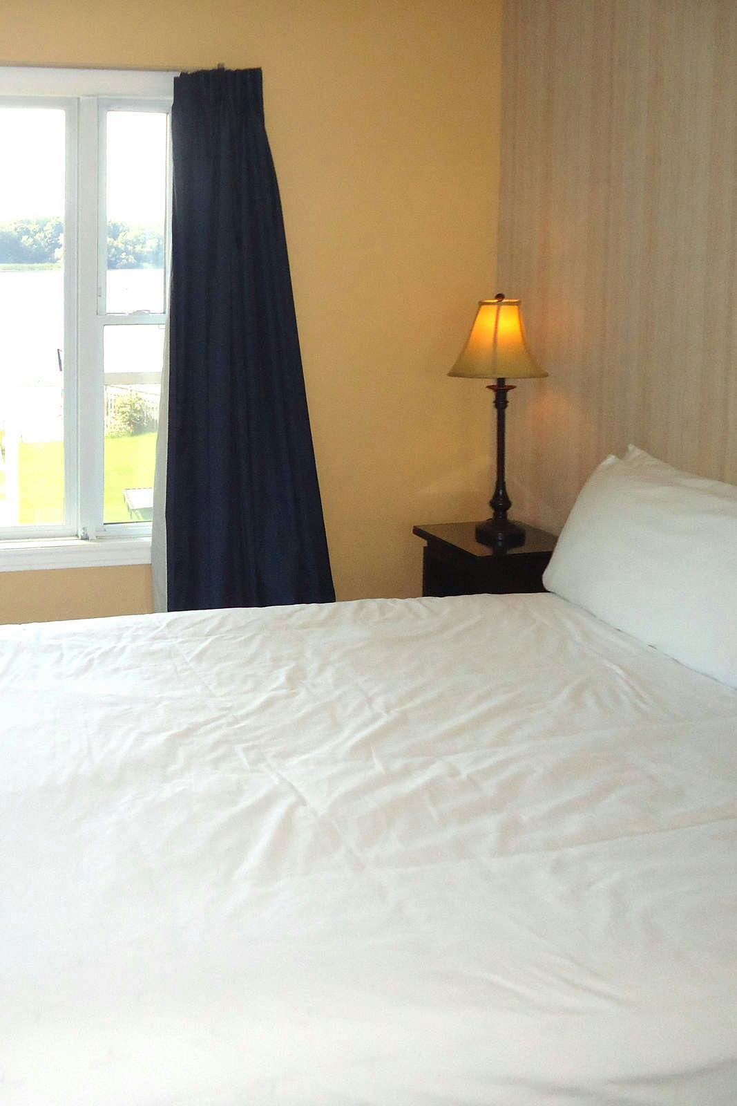 Hotel Bayside Inn & Waterfront Suites photo 2