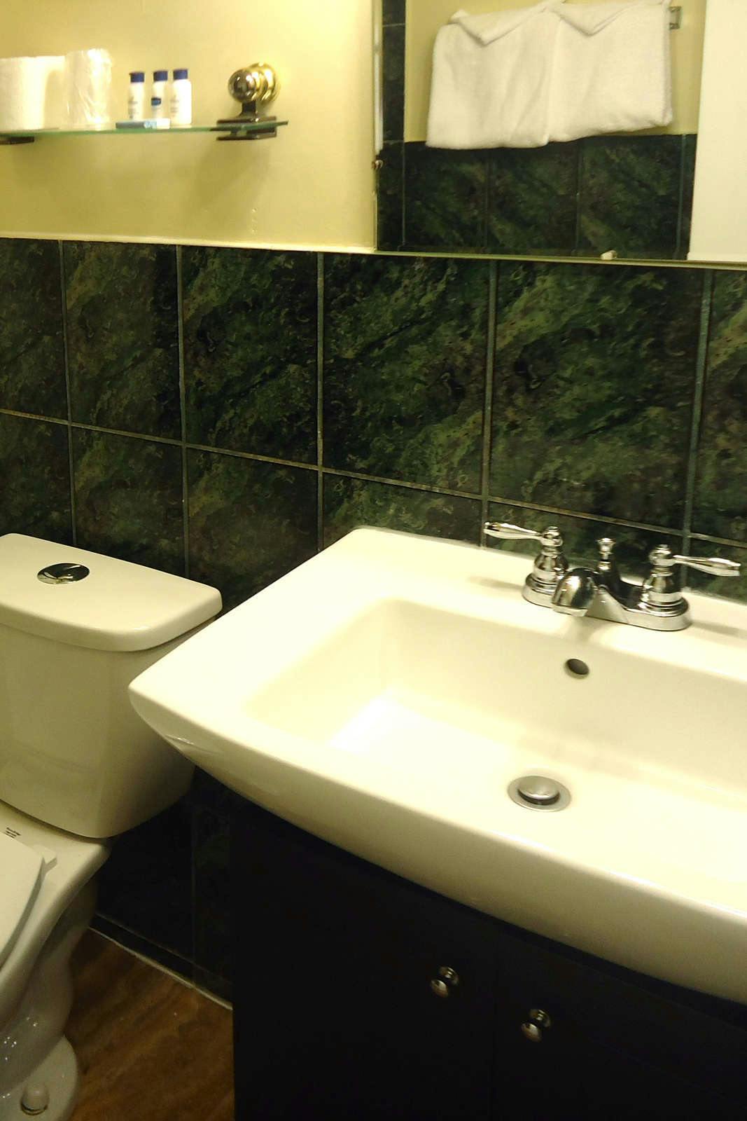 Hotel Bayside Inn & Waterfront Suites photo 5