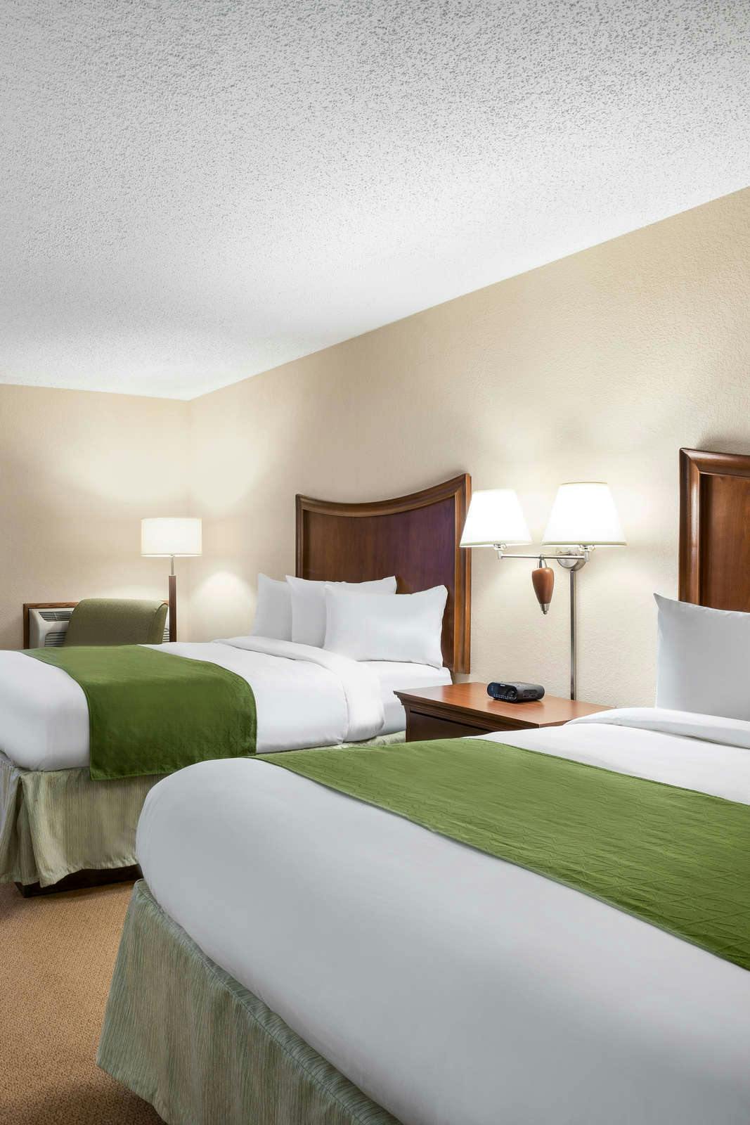 Hotel Wingate by Wyndham Lincoln Airport East I-80 photo 3