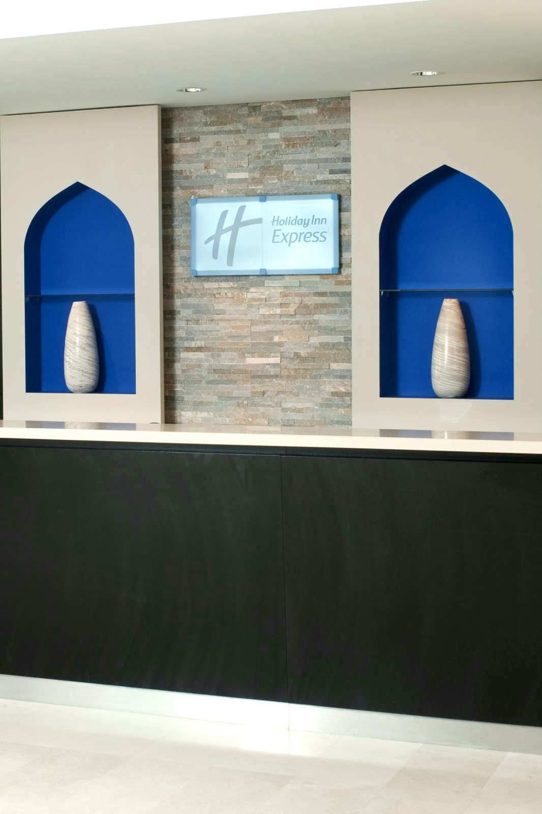 Hotel Holiday Inn Express Dubai Airport photo 2