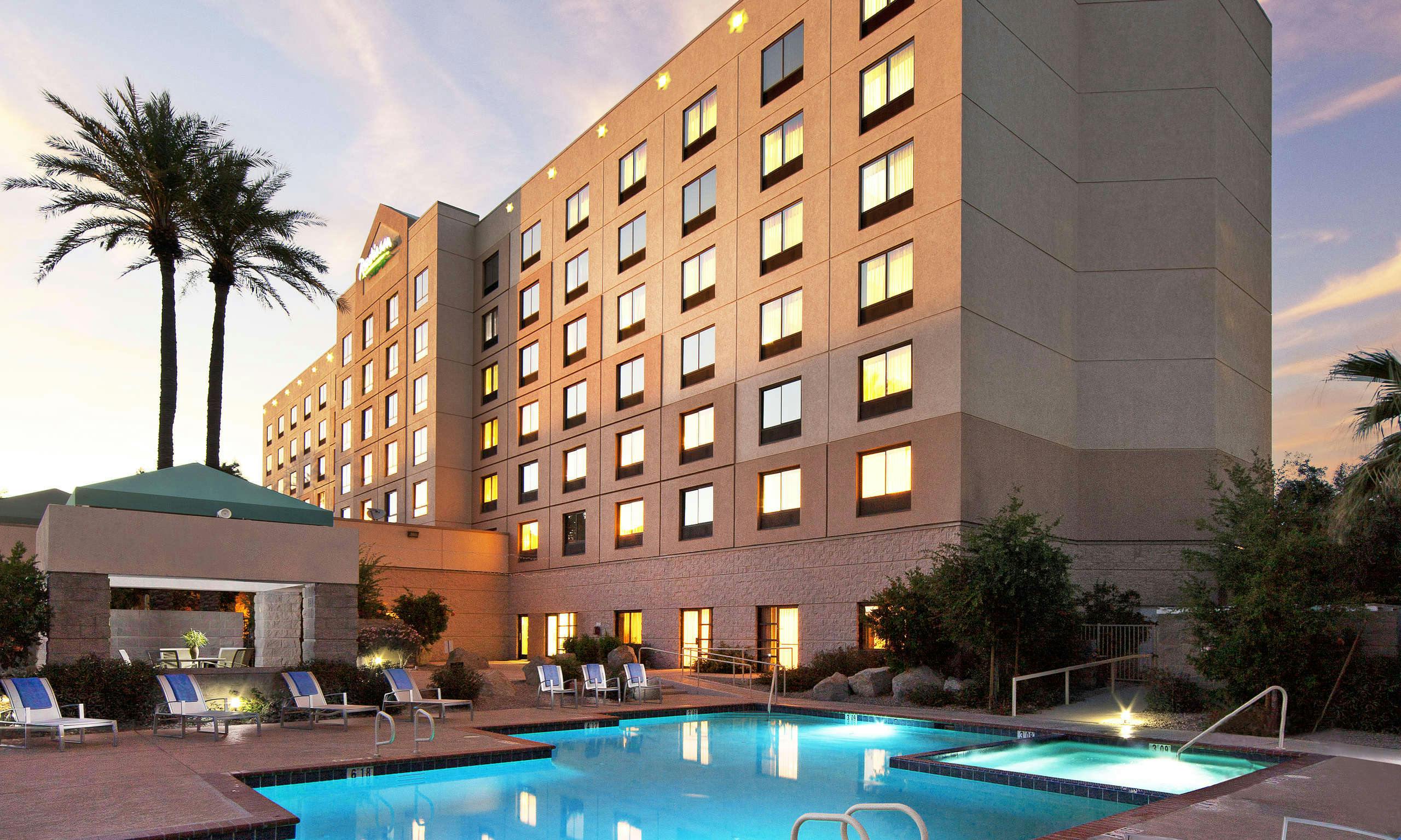 Radisson Hotel Phoenix Airport, Phoenix - HotelTonight
