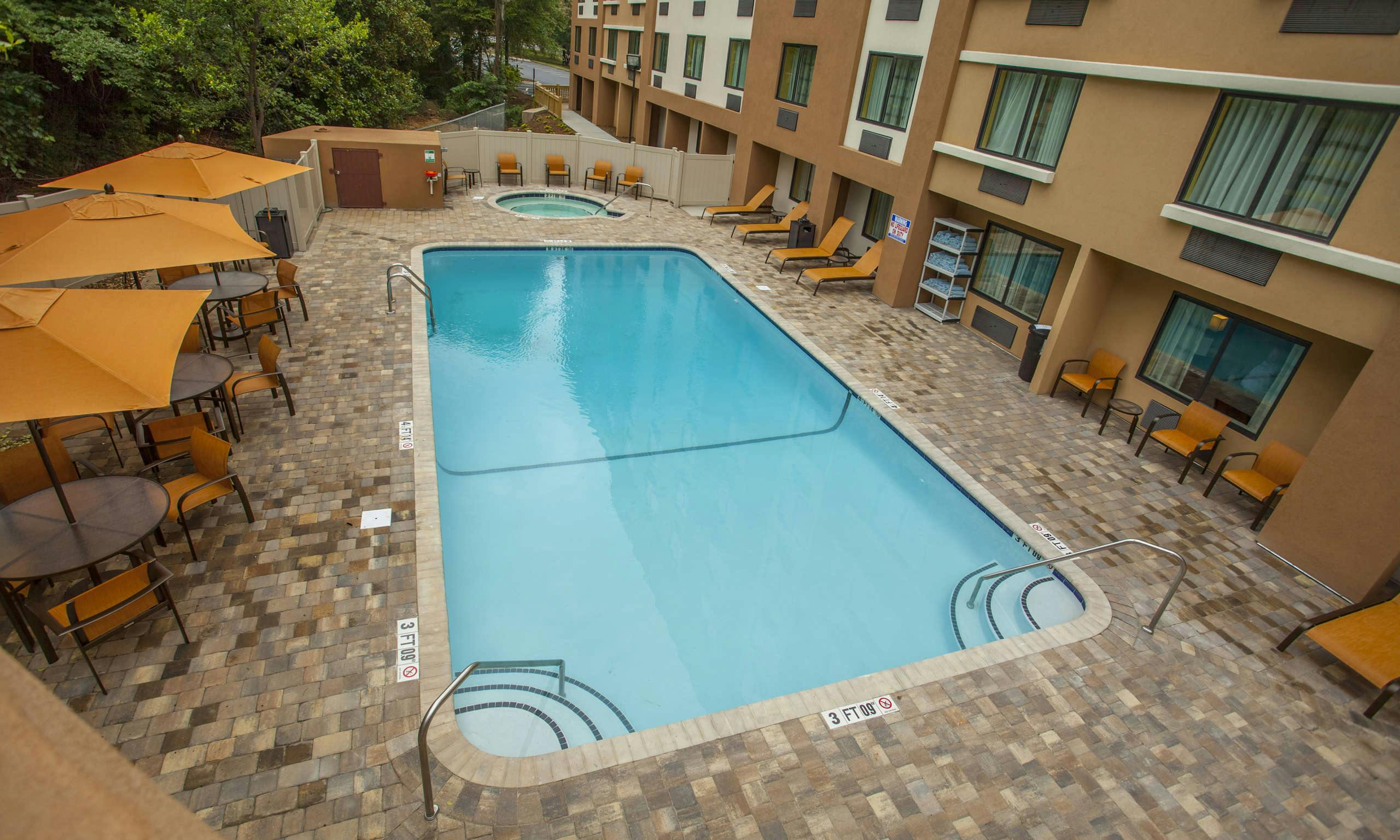 Courtyard by Marriott Charlotte Airport/Billy Graham Parkway