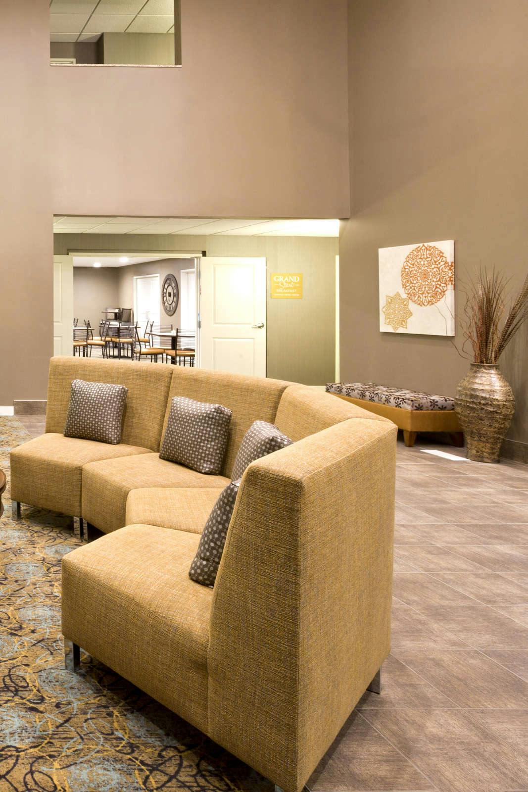 Hotel GrandStay Delano photo 2