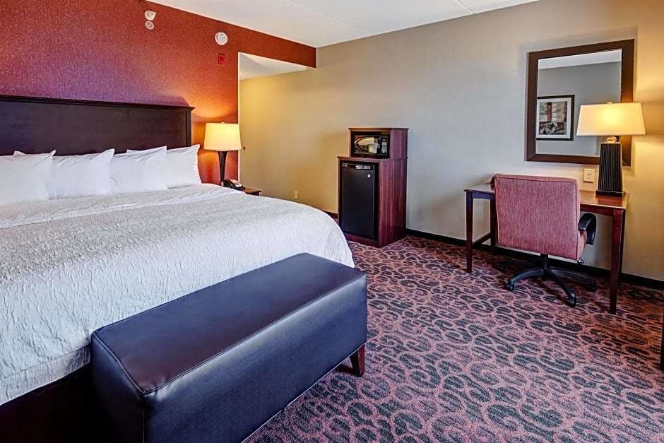 Last Minute Hotel Deals In Bloomington Hoteltonight