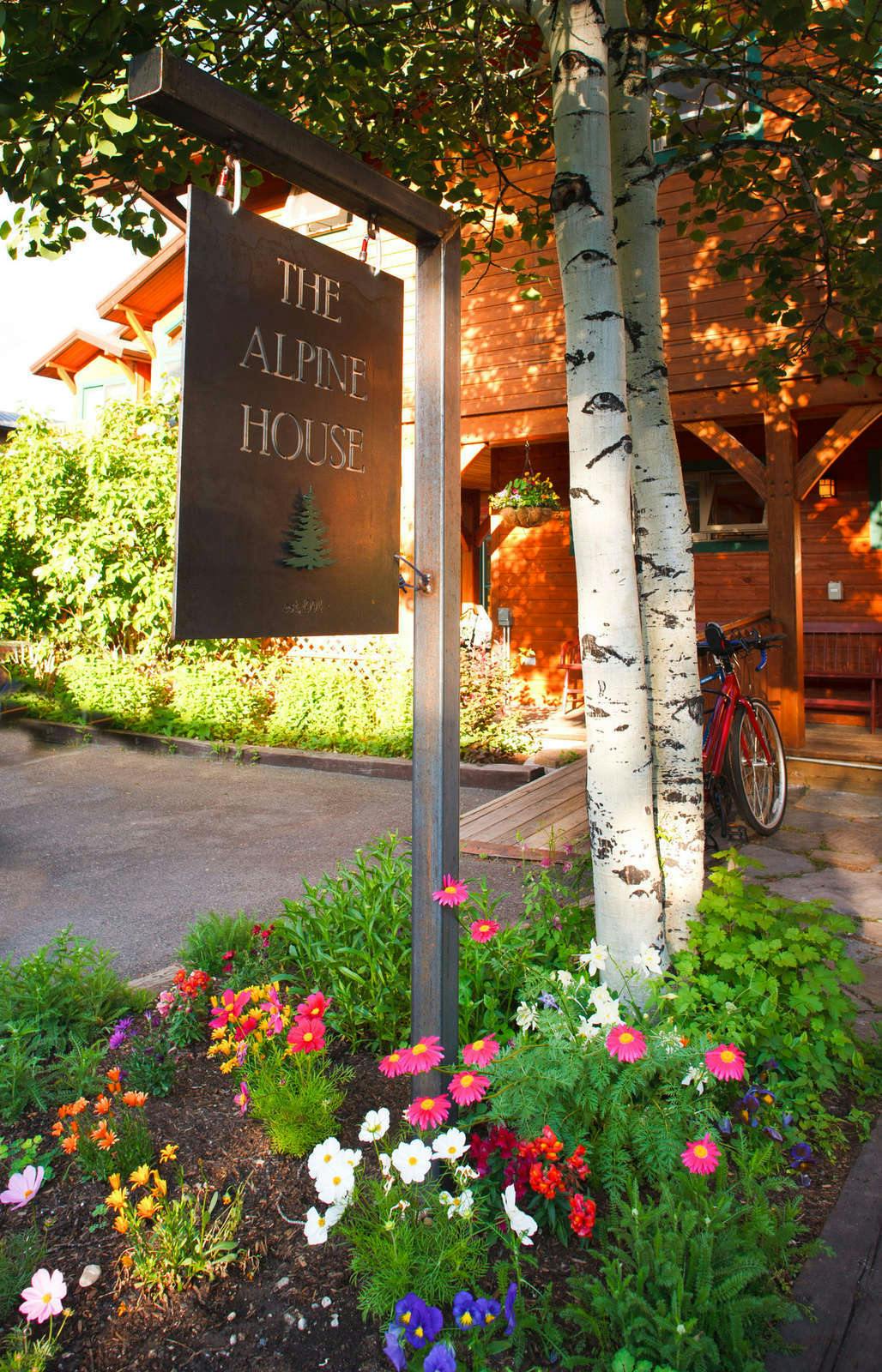 Hotel The Alpine House photo 1