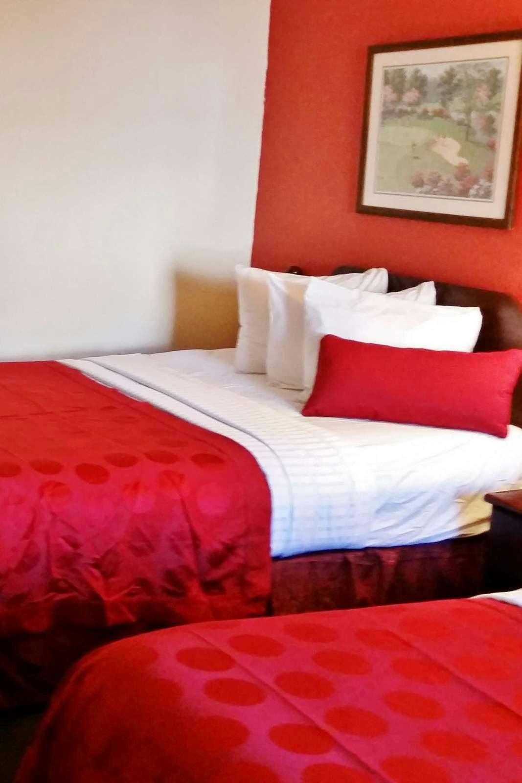 Hotel Country Hearth Inn and Suites Augusta photo 1