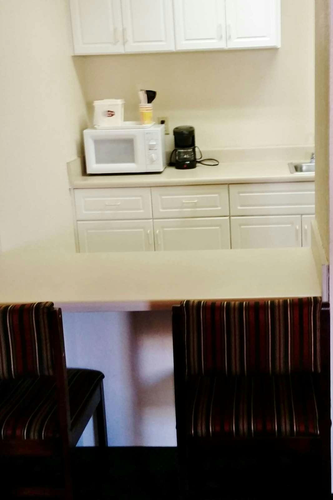 Hotel Country Hearth Inn and Suites Augusta photo 3