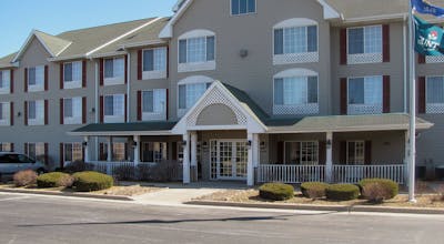 Country Inn & Suites by Radisson, West Bend, WI