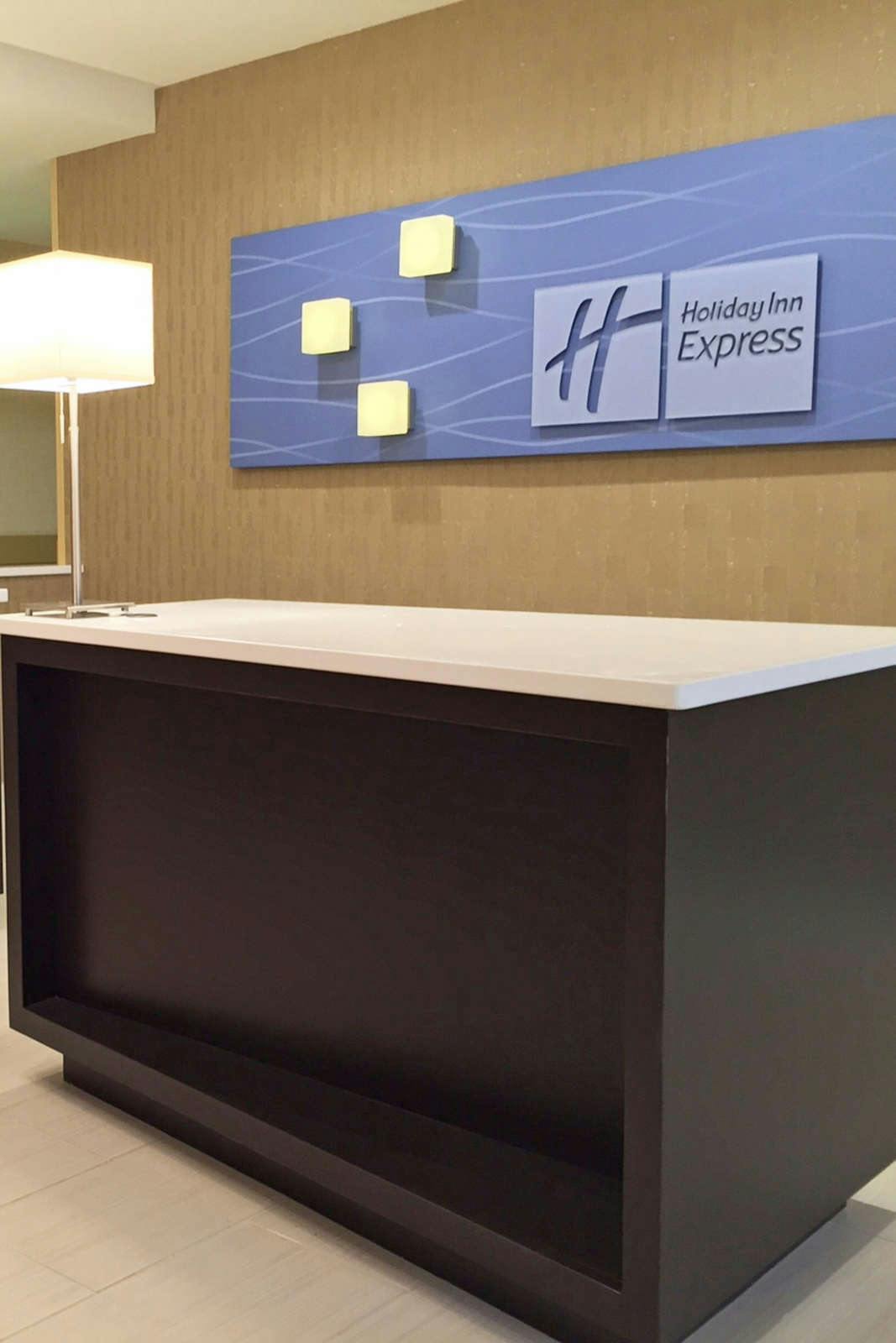 Hotel Holiday Inn Express Arlington Heights photo 1