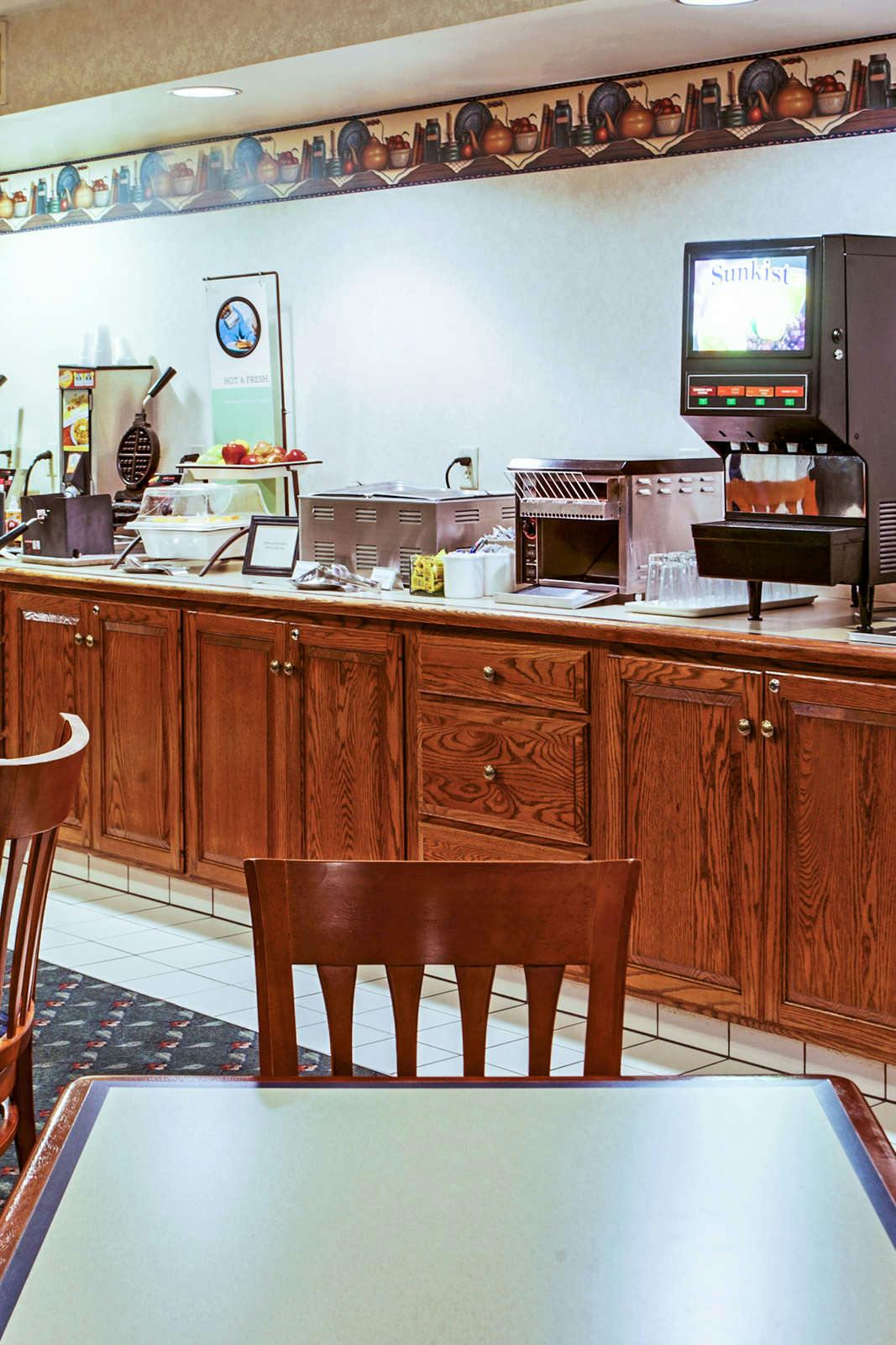 Country Inn Suites By Radisson Lancaster Amish Country Pa