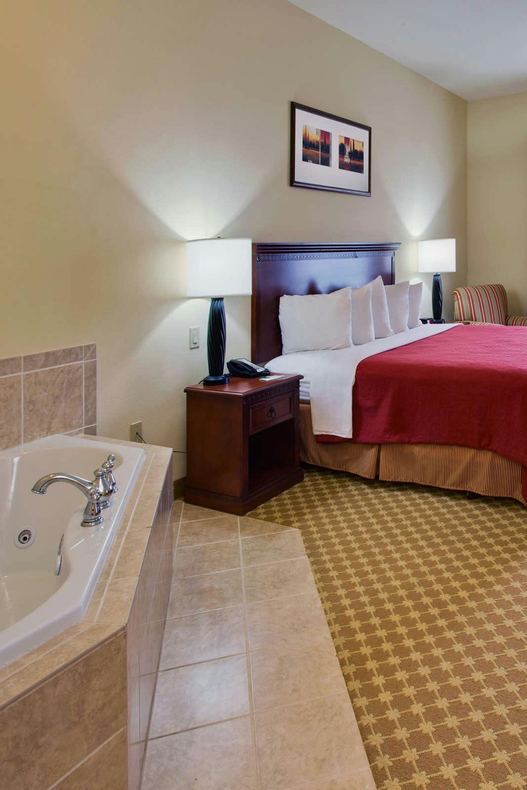 Hotel Country Inn & Suites by Radisson, Crestview, FL photo 3