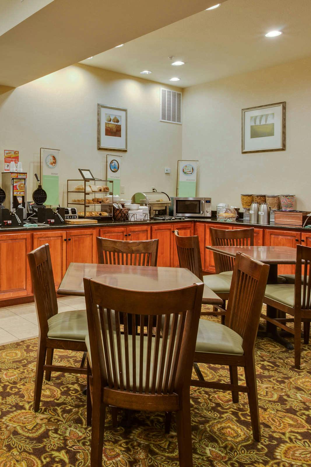 Hotel Country Inn & Suites by Radisson, Crestview, FL photo 5