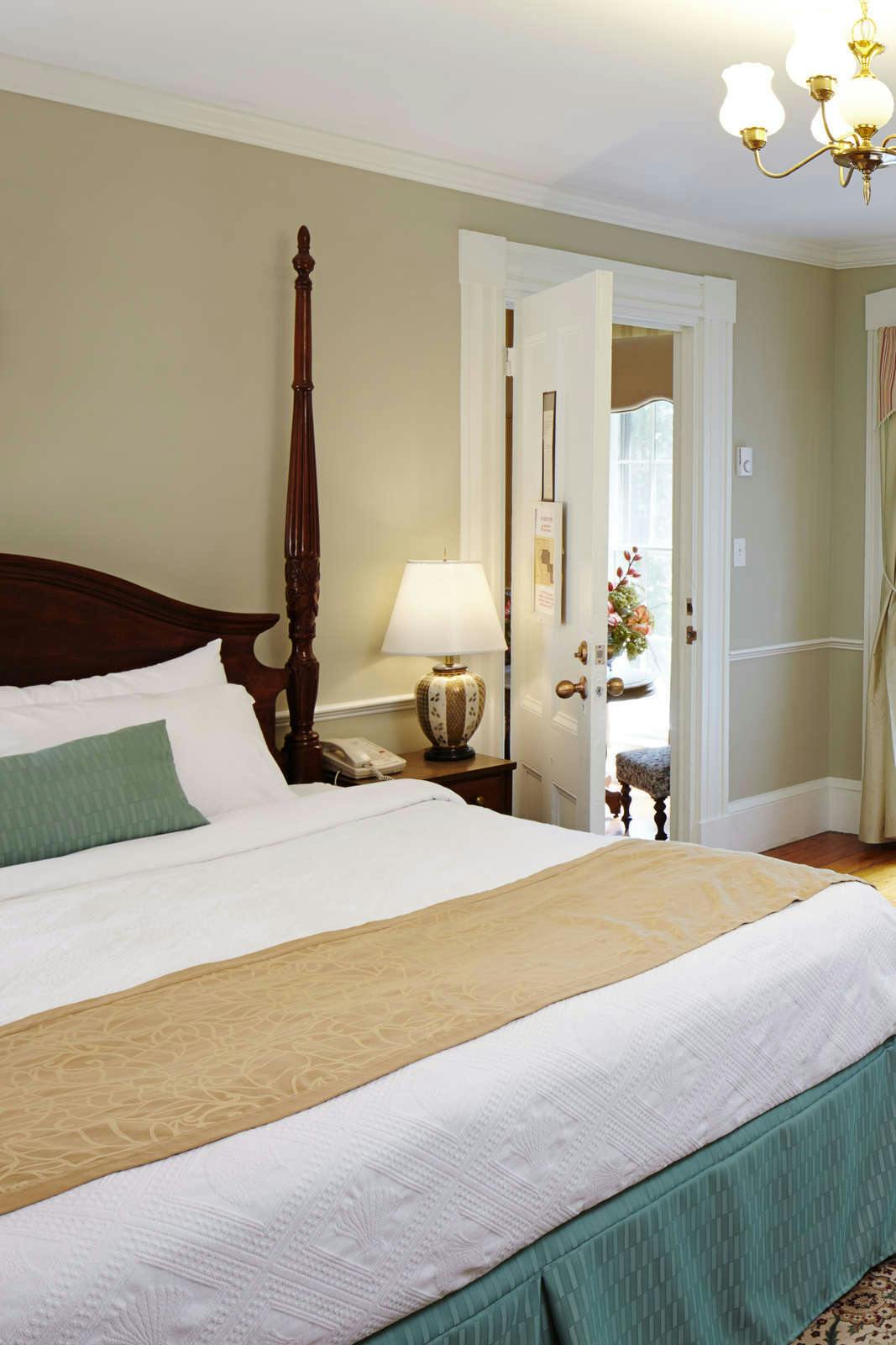 Hotel Concord's Colonial Inn photo 1