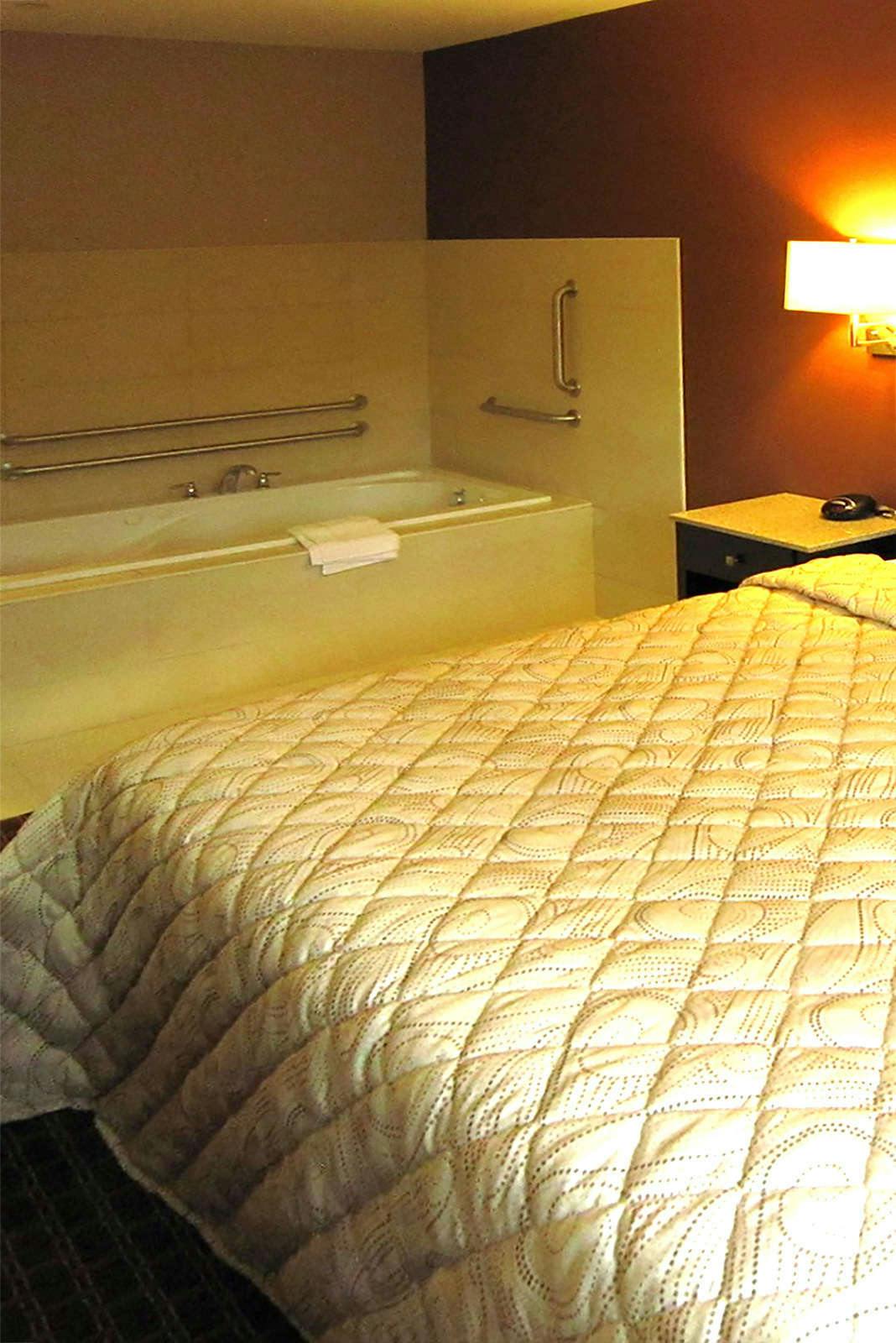 Hotel Red Carpet Inn and Suites - Monmouth Junction photo 2