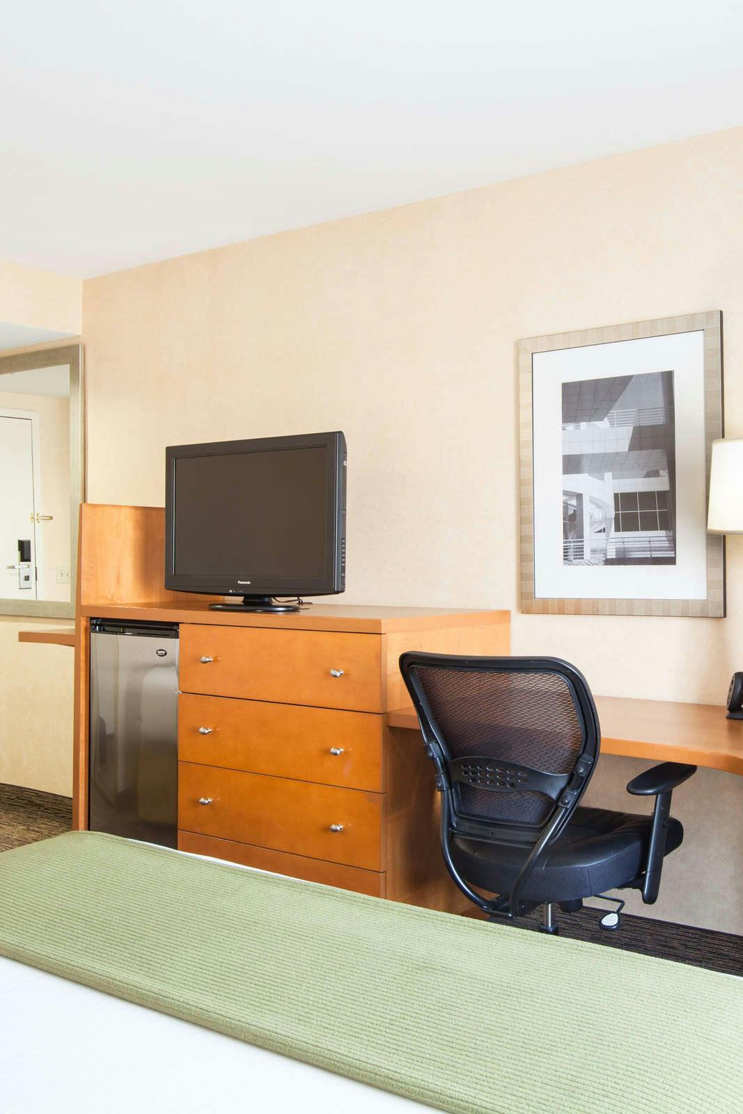 Hotel Holiday Inn Express West Los Angeles photo 5