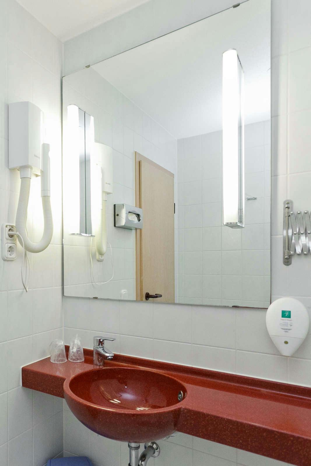 Hotel AZIMUT Hotel Nürnberg photo 2