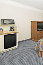 Hotel Holiday Inn Express & Suites Tulare photo 4