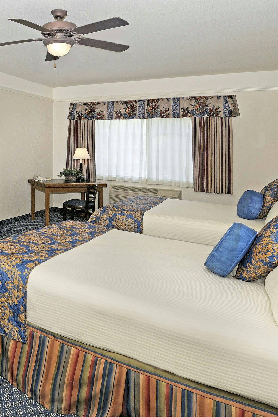 Hotel Holiday Inn Express & Suites Tulare photo 2