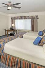 Hotel Holiday Inn Express & Suites Tulare photo 2