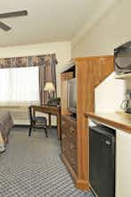 Hotel Holiday Inn Express & Suites Tulare photo 3