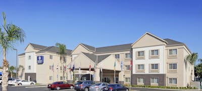 Holiday Inn Express & Suites Tulare