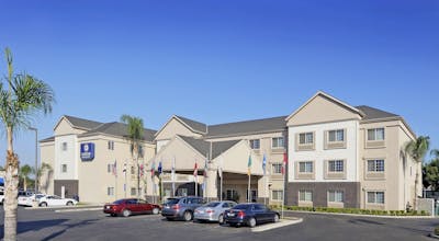 Holiday Inn Express & Suites Tulare