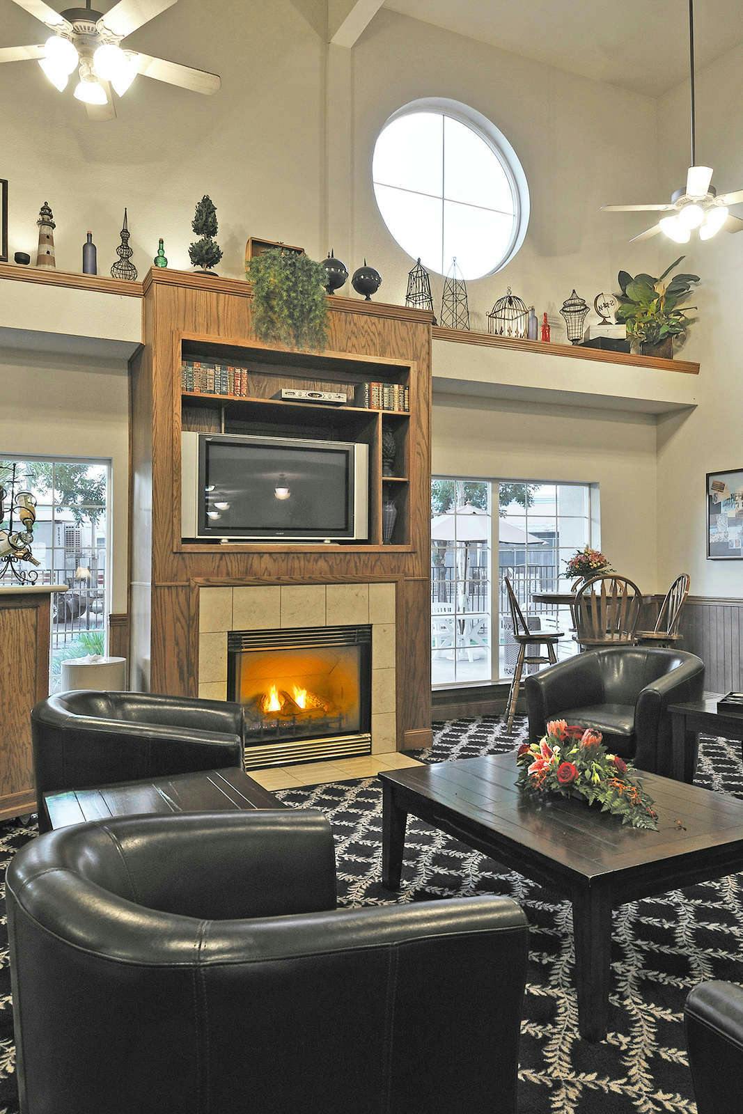 Hotel Holiday Inn Express & Suites Tulare photo 5