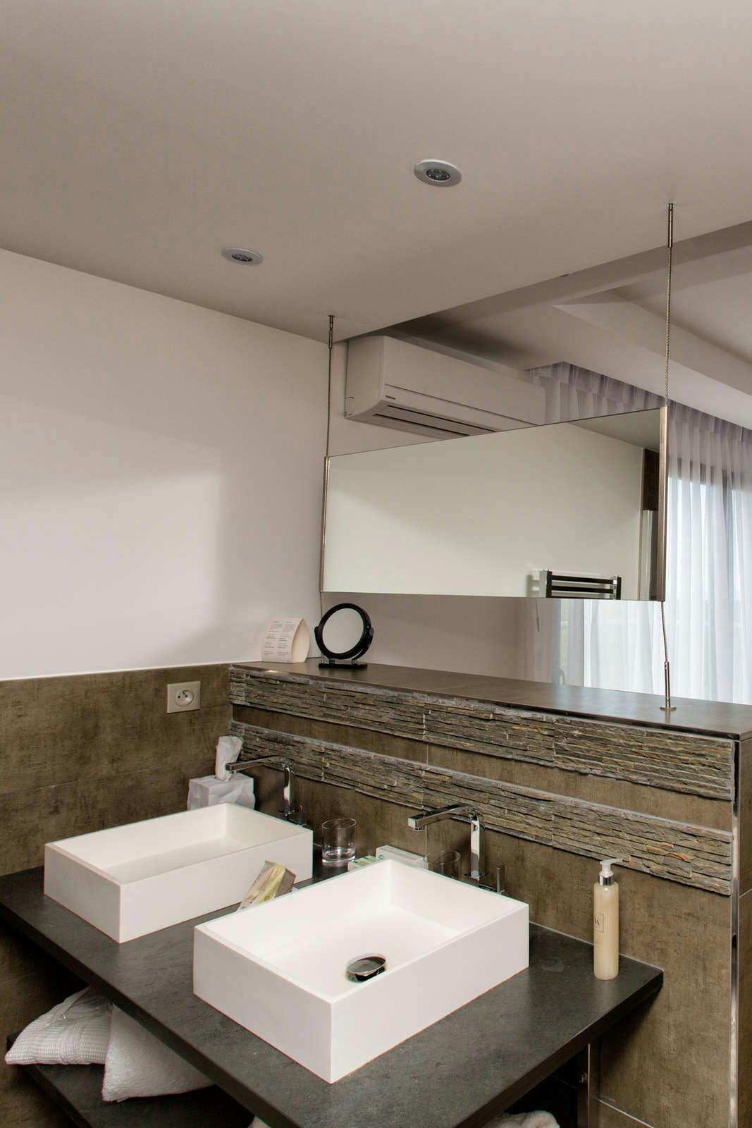 Hotel HOTEL VERSION MAQUIS photo 4
