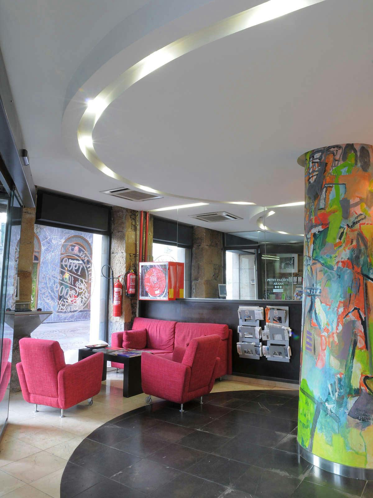 Hotel Petit Palace Arana photo 4