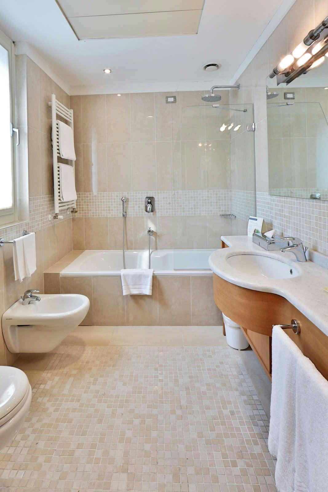 Hotel UNAHOTELS The One Milano Hotel and Residence photo 3