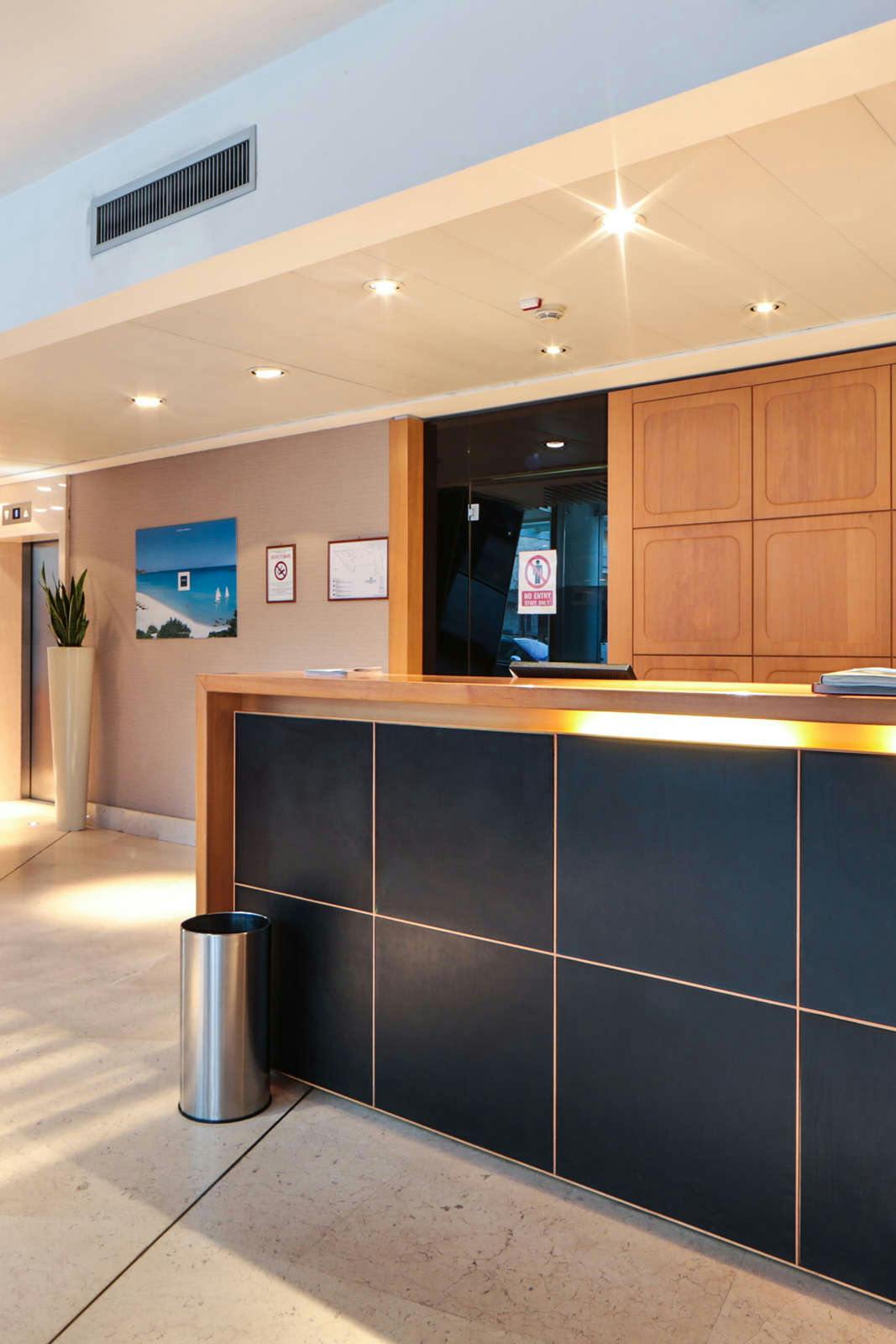 Hotel UNAHOTELS The One Milano Hotel and Residence photo 5