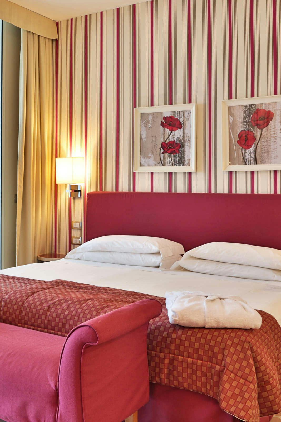 Hotel UNAHOTELS The One Milano Hotel and Residence photo 2