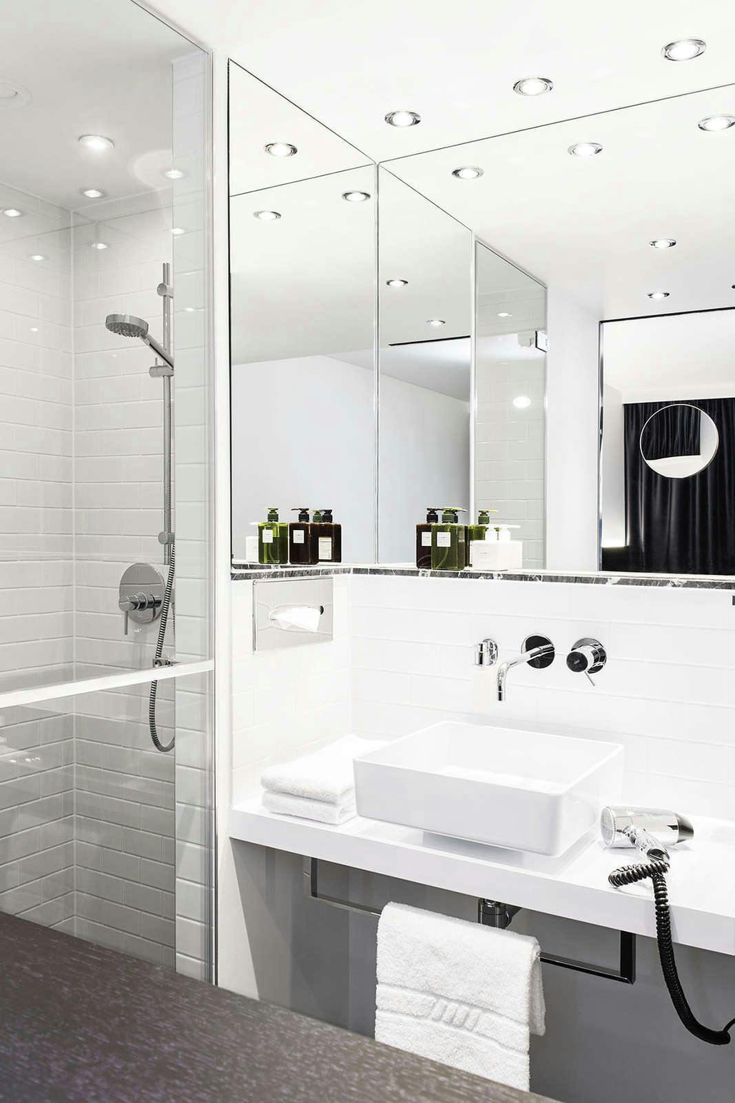 Hotel AMANO Grand Central photo 2