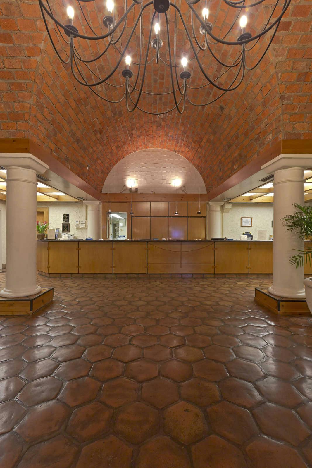 Hotel Embassy Suites by Hilton Scottsdale Resort photo 4