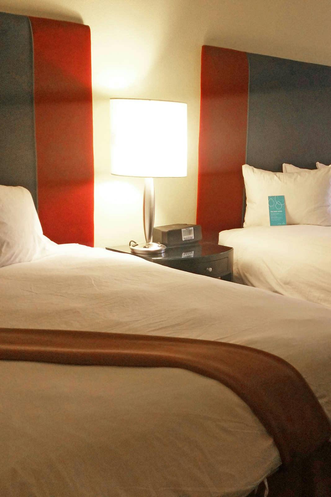 Hotel Plaza Inn &amp; Suites at Ashland Creek photo 2