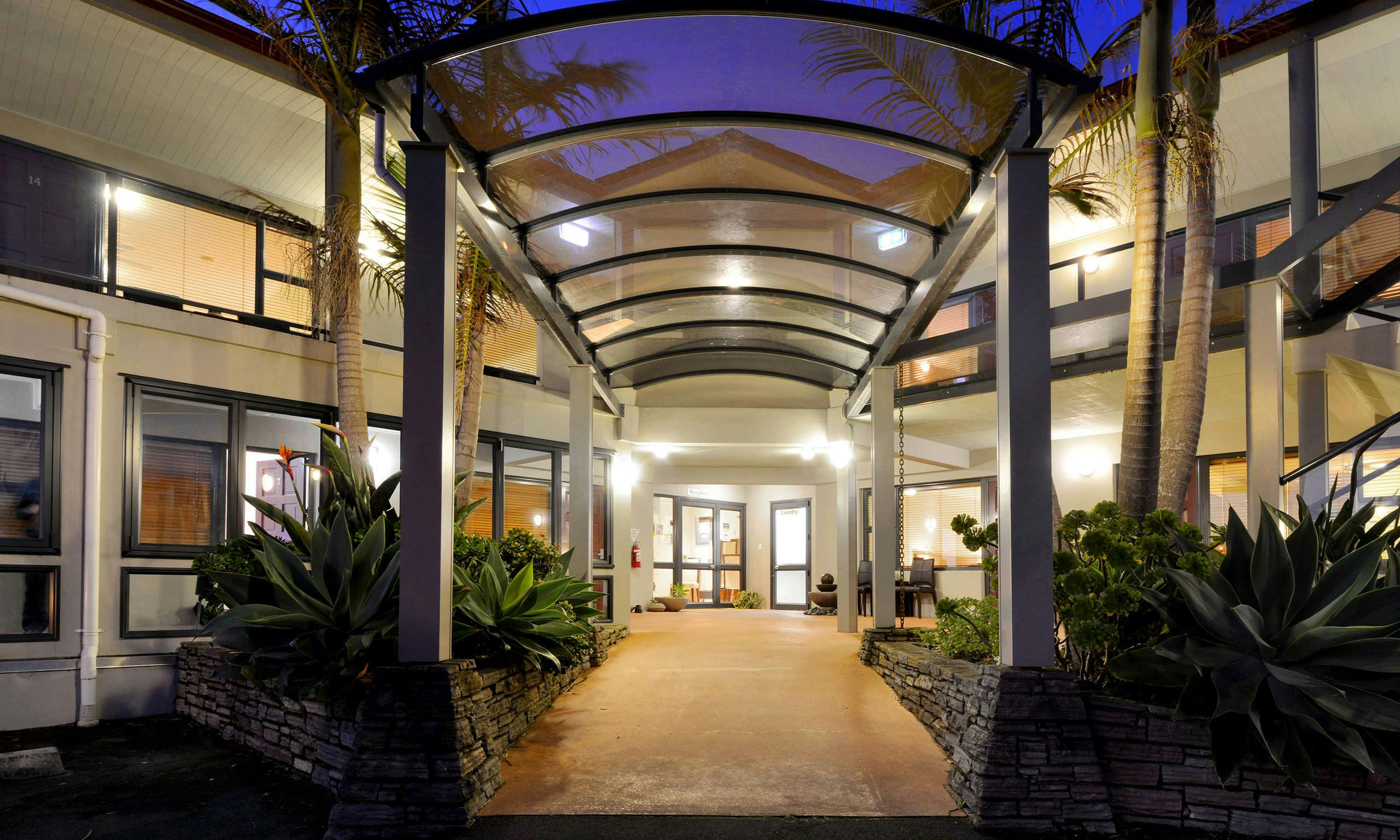 Whangaparaoa Lodge Motel