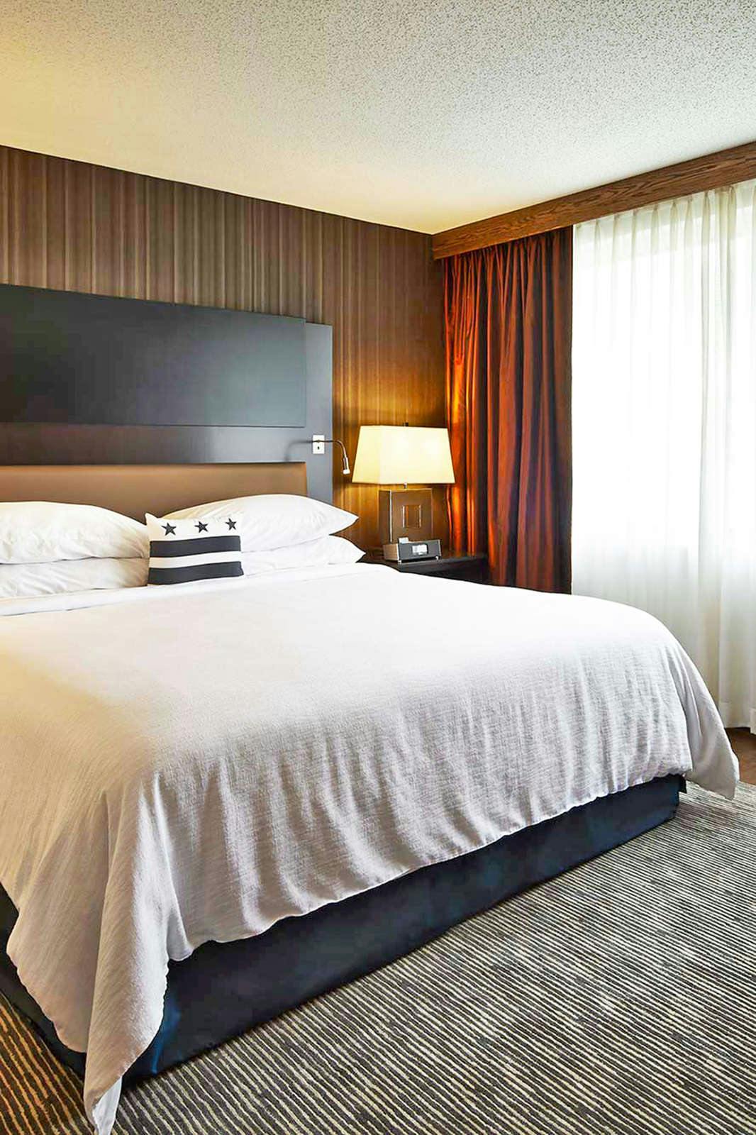 Hotel Embassy Suites by Hilton Washington DC Chevy Chase Pavilion photo 2