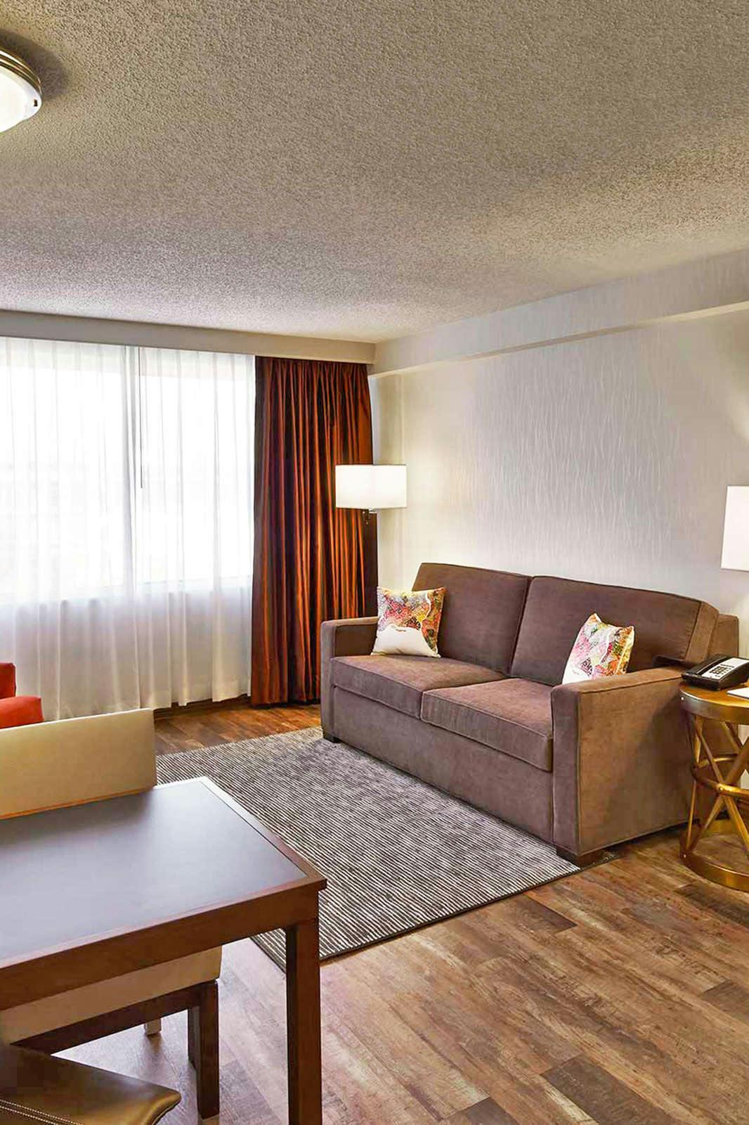 Hotel Embassy Suites by Hilton Washington DC Chevy Chase Pavilion photo 5