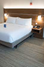 Hotel Holiday Inn Express & Suites Merrillville photo 1