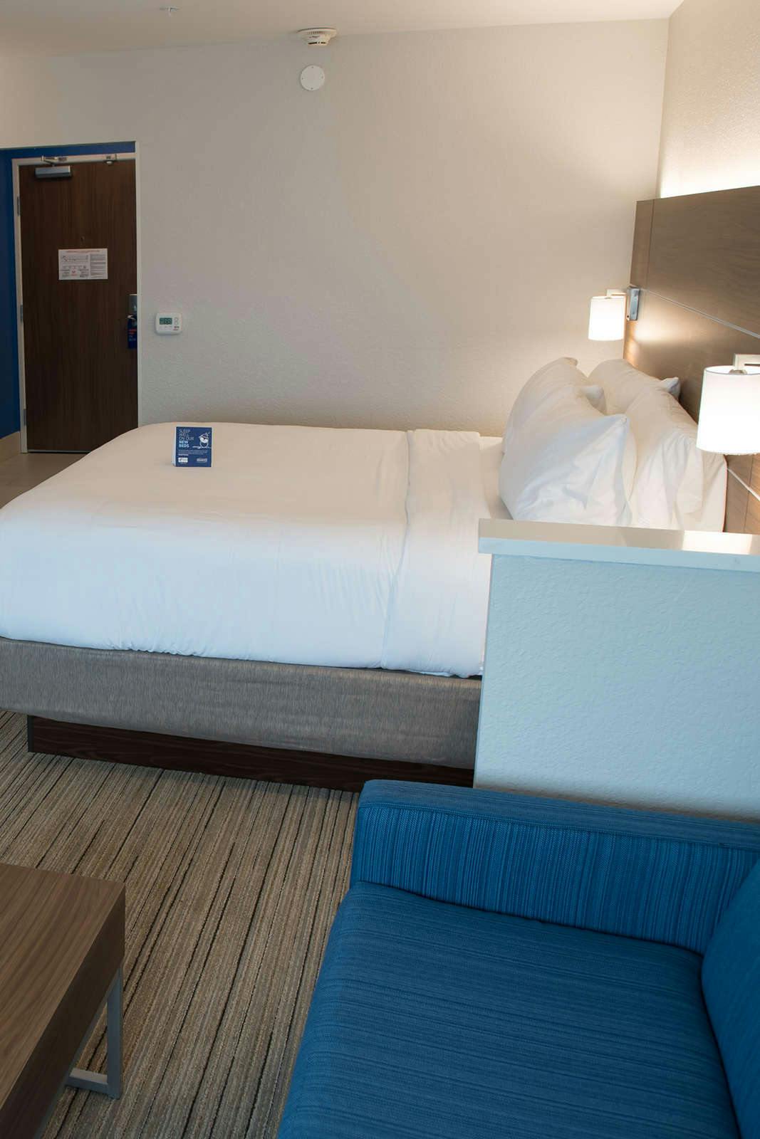 Hotel Holiday Inn Express & Suites Merrillville photo 3