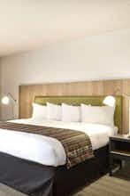 Hotel GreenTree Inn and Suites Phoenix Sky Harbor photo 2